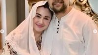 Gambar: Juharson Estrella Sihasale alias Ari Sihasale bersama istri. | Instagram