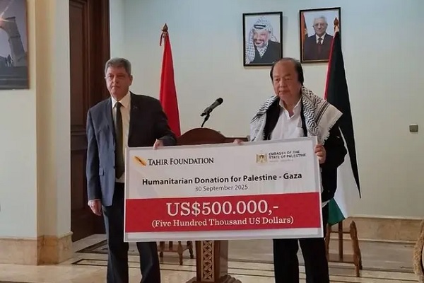 Pendiri Tahir Foundation, Dato’ Sri Tahir (kanan), Duta Besar Palestina untuk Indonesia, Zuhair Al-Shun (kiri) di Kedutaan Besar Palestina, Menteng, Jakarta, Selasa, 30 September 2025. (Gambar: Ist./inilah.com)